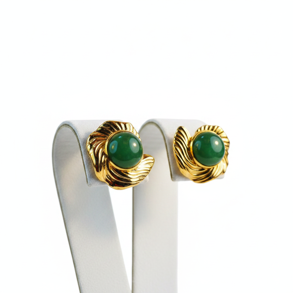 Boucles d'oreilles sur présentoir joaillerie