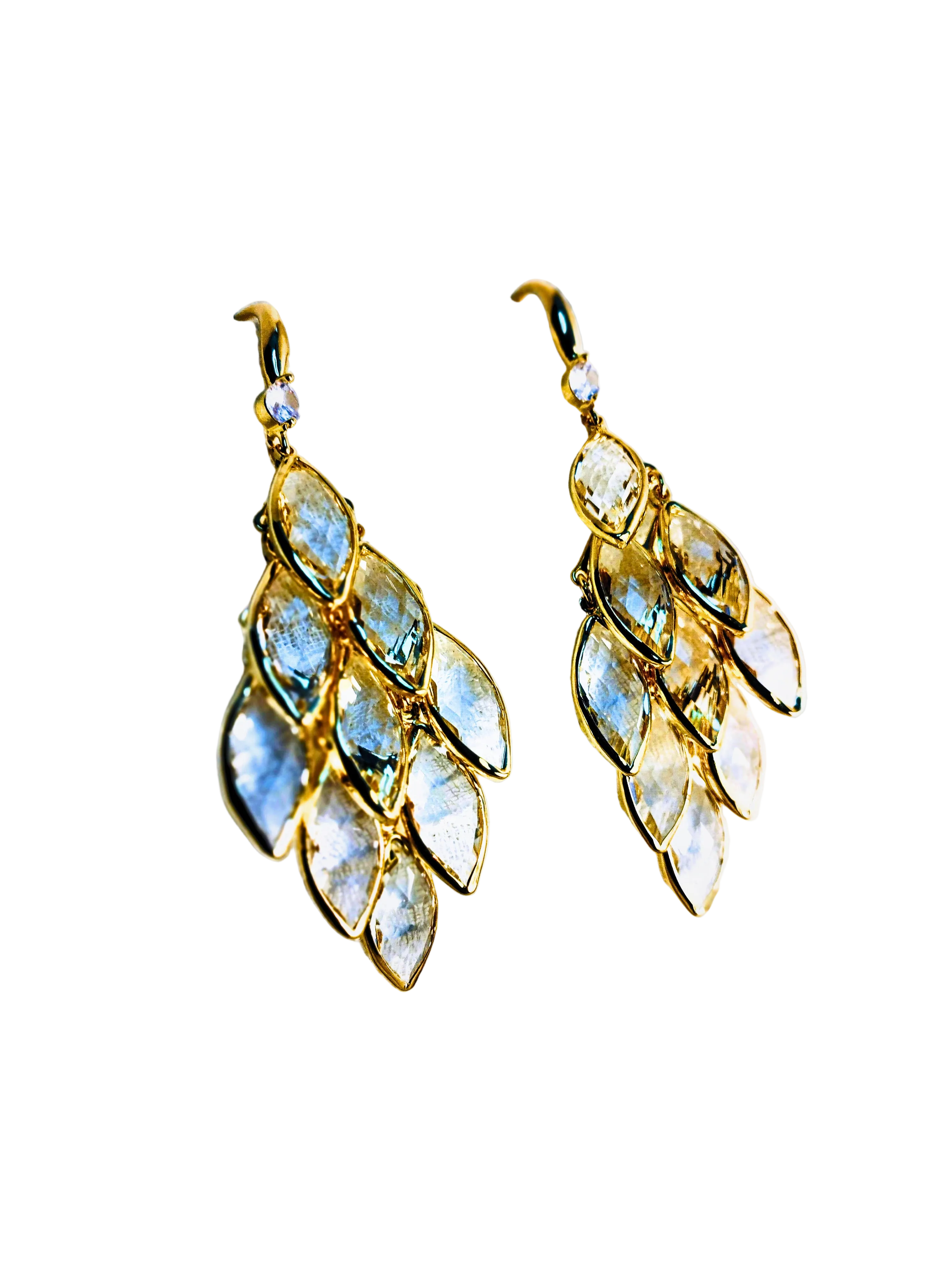 Boucles d'oreilles en acier inoxydable, plaqué or, argent, et perles.