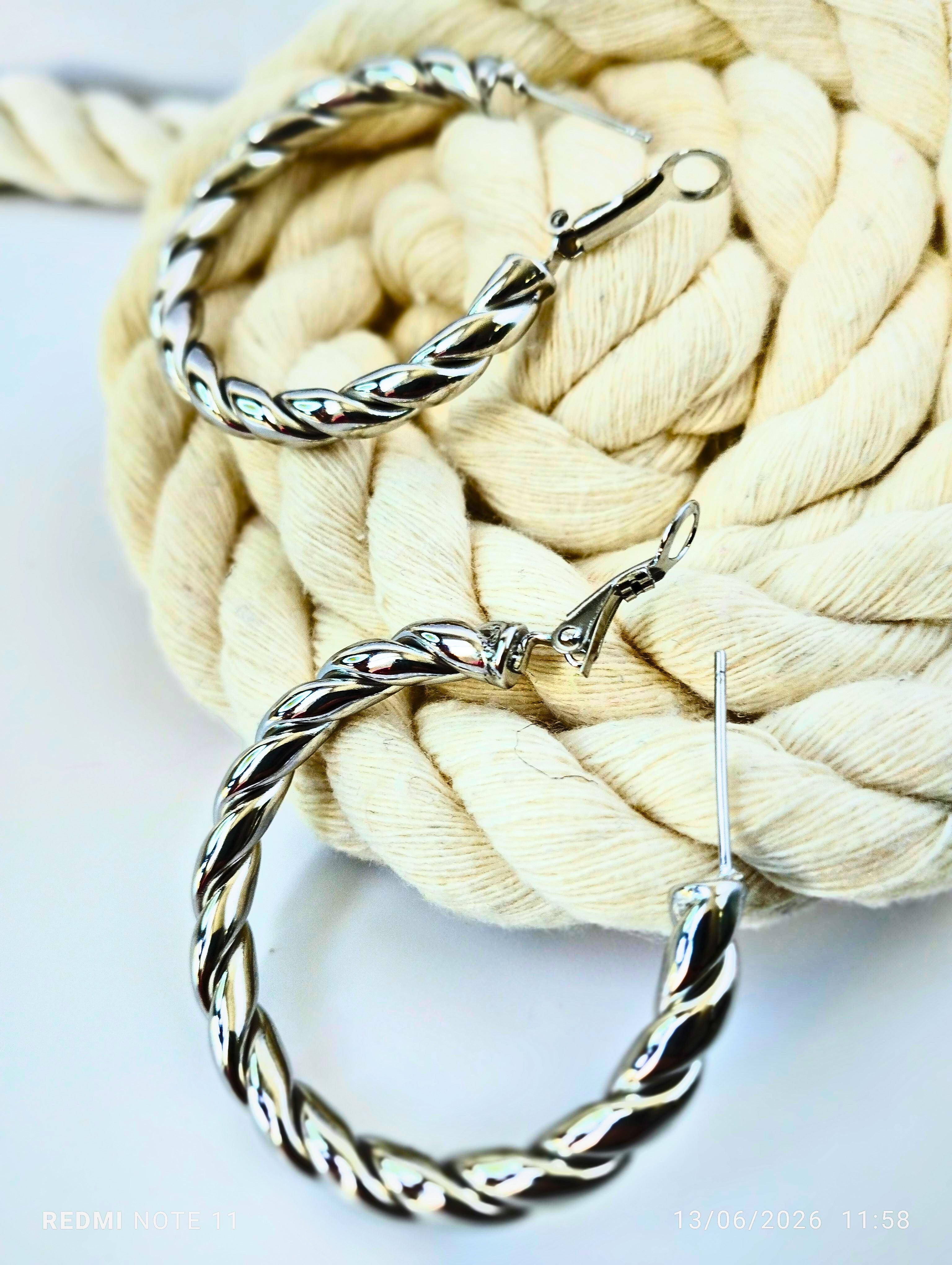 Boucles d'oreilles créoles femmes  de couleur argenté