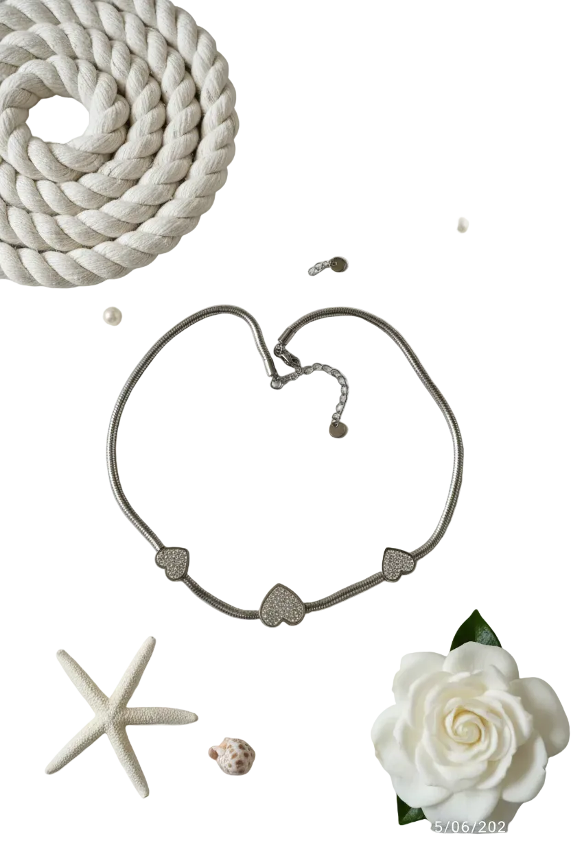 Scène bijouterie collier mis en valeur