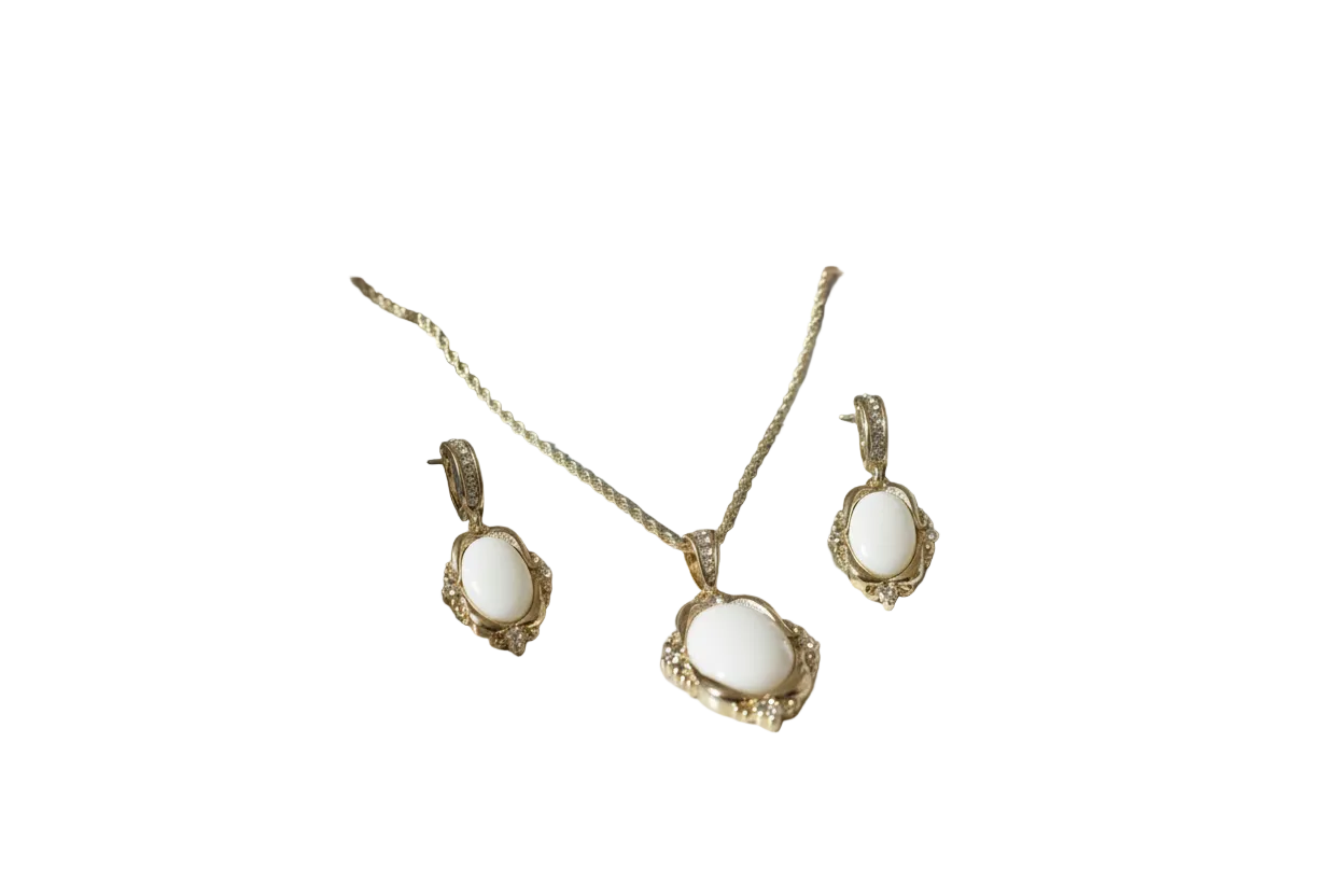 Scène joaillerie avec fleurs rose poudré