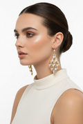 Scène joaillerie - Femme élégante fond blanc