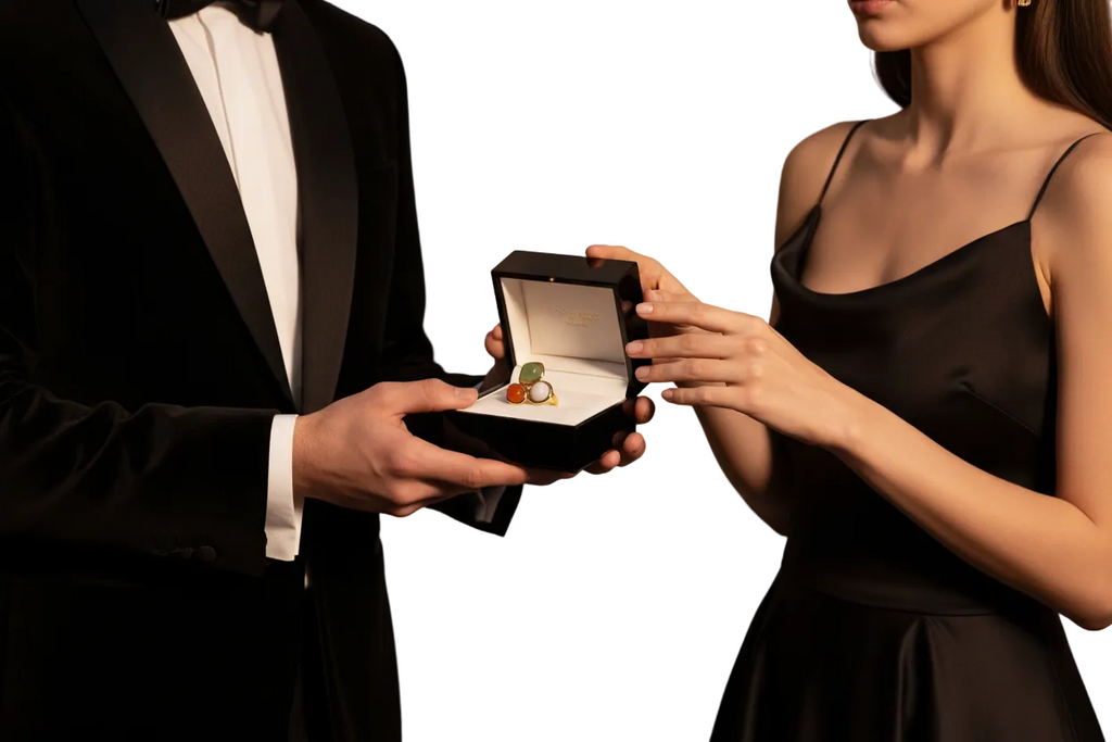 Scène joaillerie - Homme offrant la bague à une femme