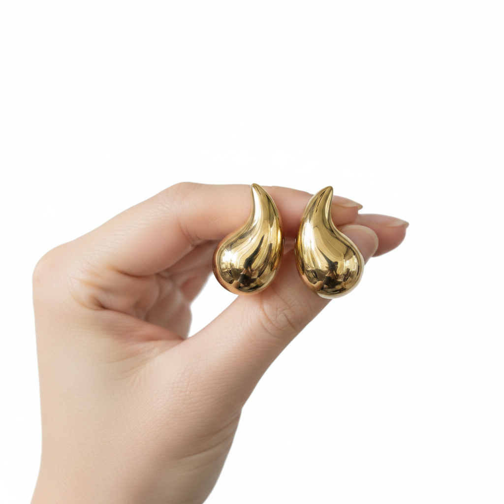 Scène joaillerie présentée à la main